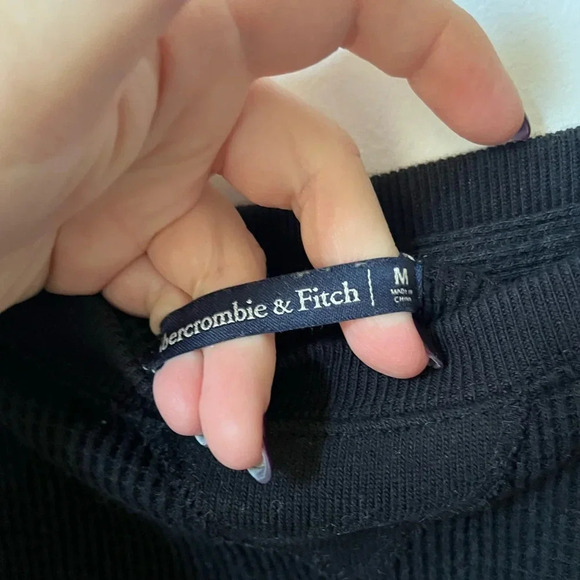 Abercrombie and Fitch Henley Cropped Long Sleeve - Picture 4 of 4